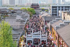 切实强化消费的根本性感化